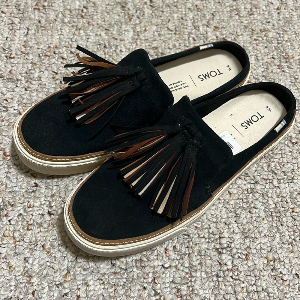 Cute Toms slip on shoes